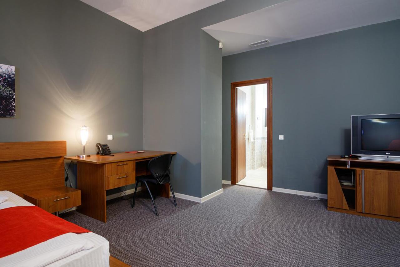 Moscow House Hotel Yerevan Bagian luar foto