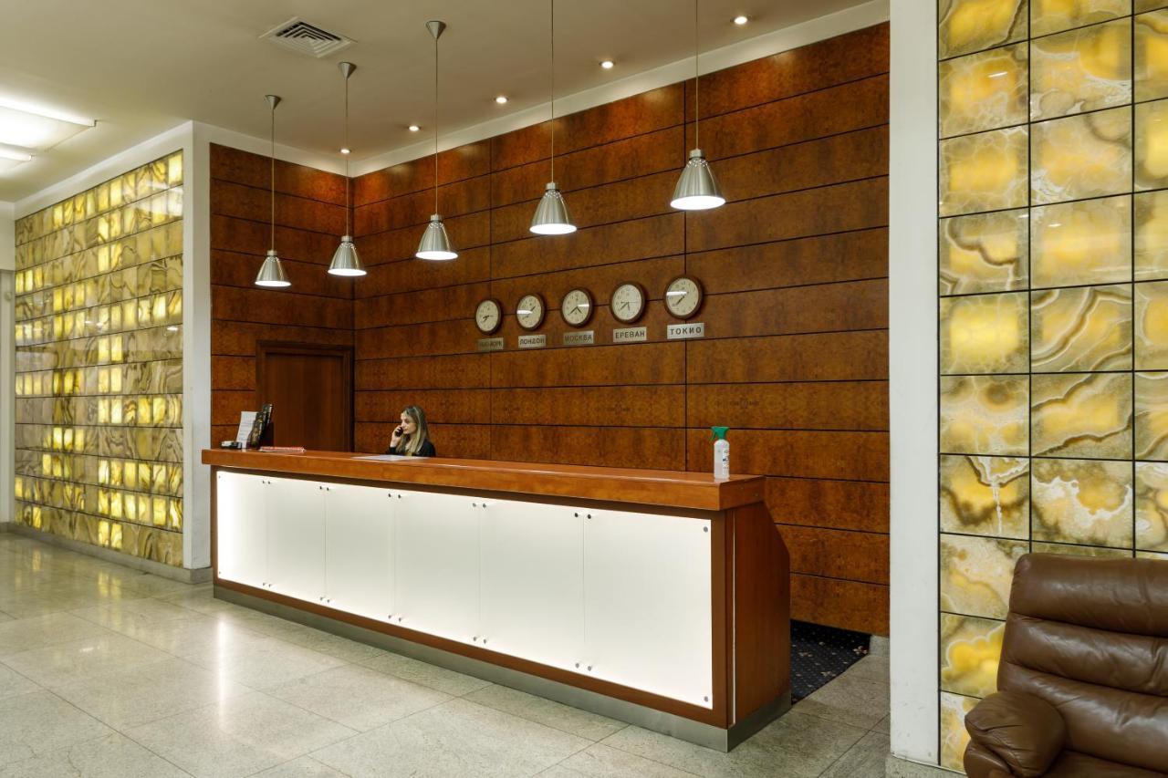 Moscow House Hotel Yerevan Bagian luar foto
