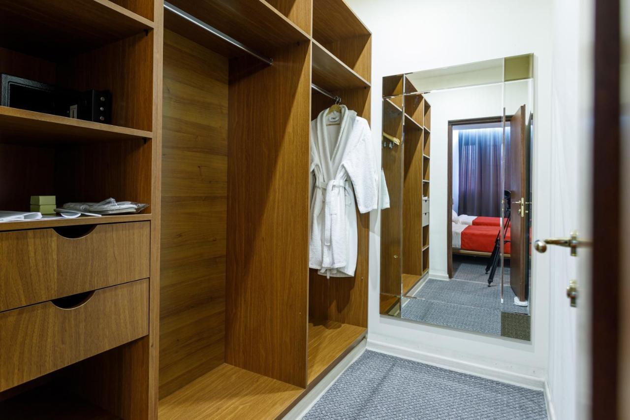 Moscow House Hotel Yerevan Bagian luar foto