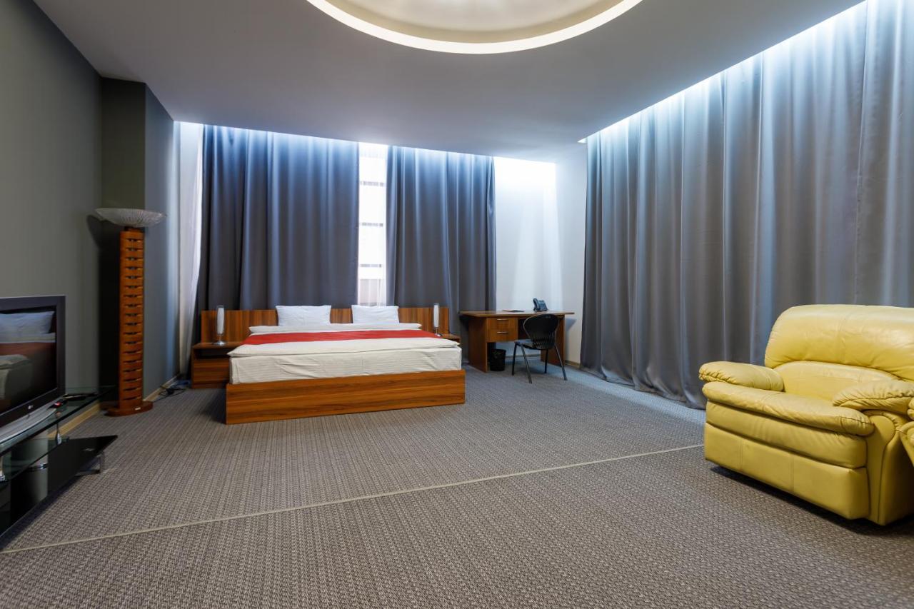 Moscow House Hotel Yerevan Bagian luar foto