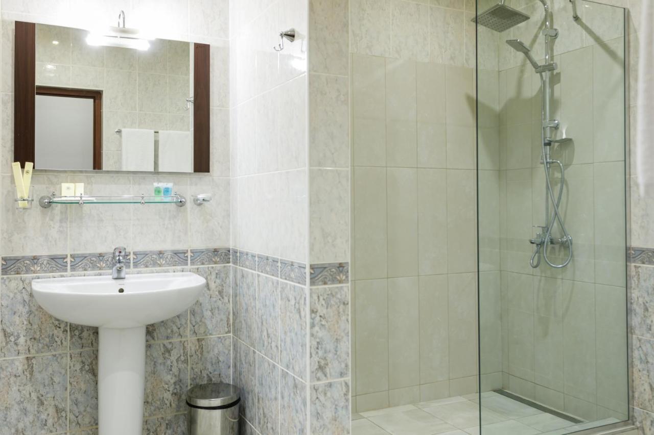 Moscow House Hotel Yerevan Bagian luar foto