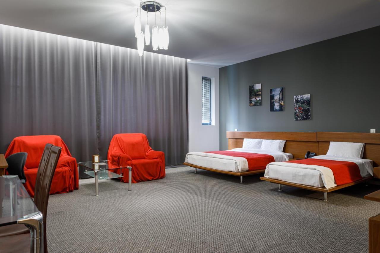 Moscow House Hotel Yerevan Bagian luar foto
