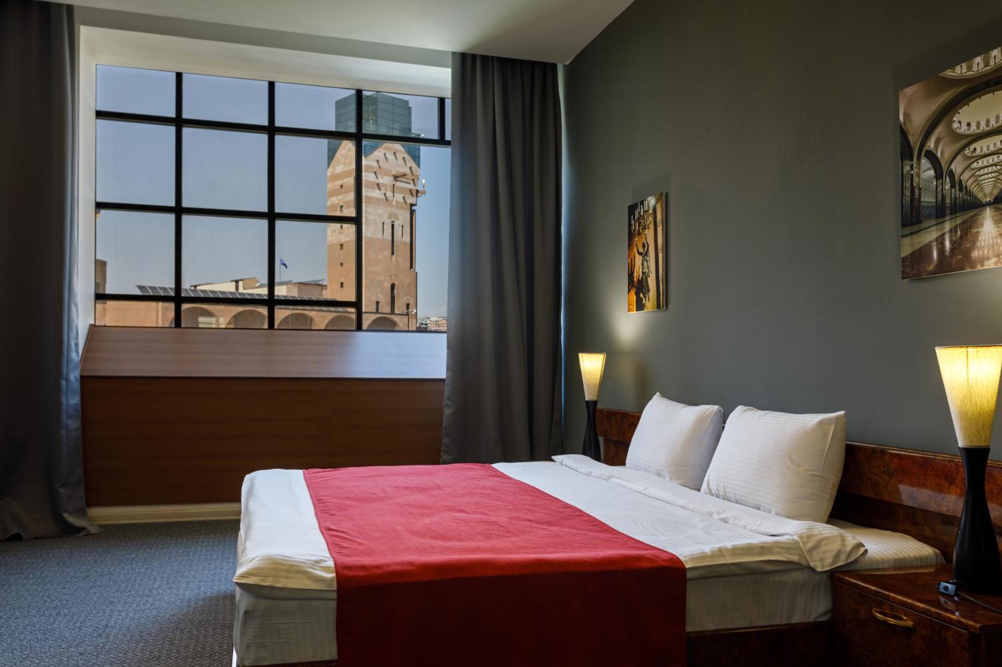 Moscow House Hotel Yerevan Bagian luar foto